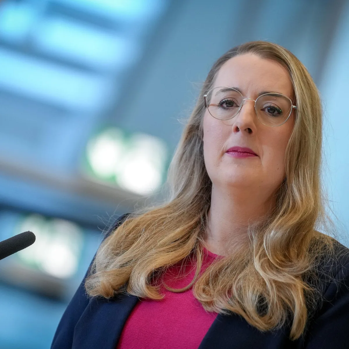 Klimapolitik - Grüne fordern von Bundeskanzler Merz nach Äußerungen zu Waldbränden "fundamentalen Kurswechsel"