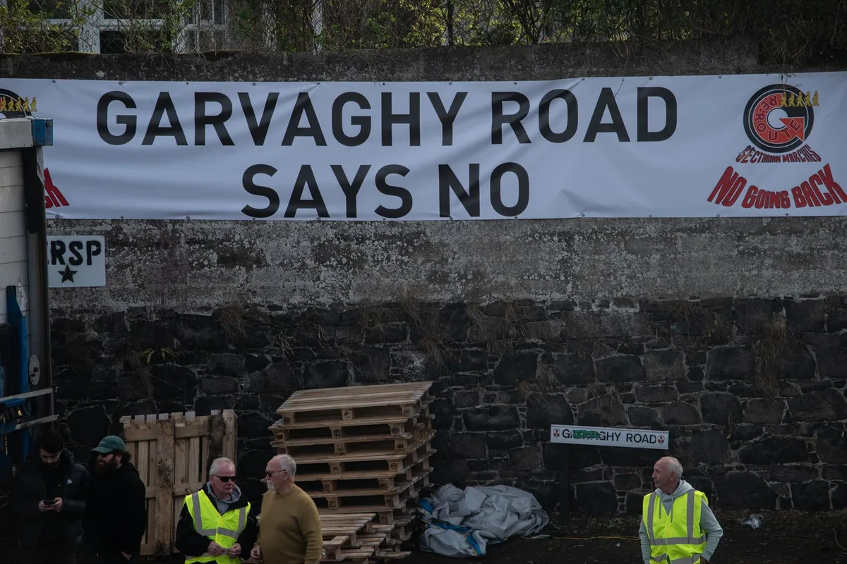 El Gobierno Británico prohíbe el desfile de la Orden de Orange en la calle Garvaghy tras semanas de tensión