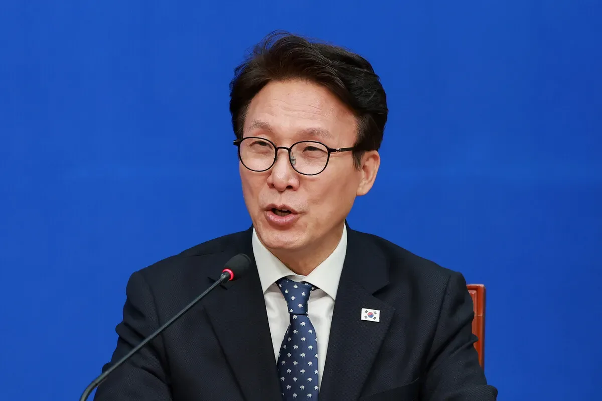 민주당 지지율 35%, 정부 출범 뒤 최저…이 대통령 부정평가 5%↓ [갤럽]