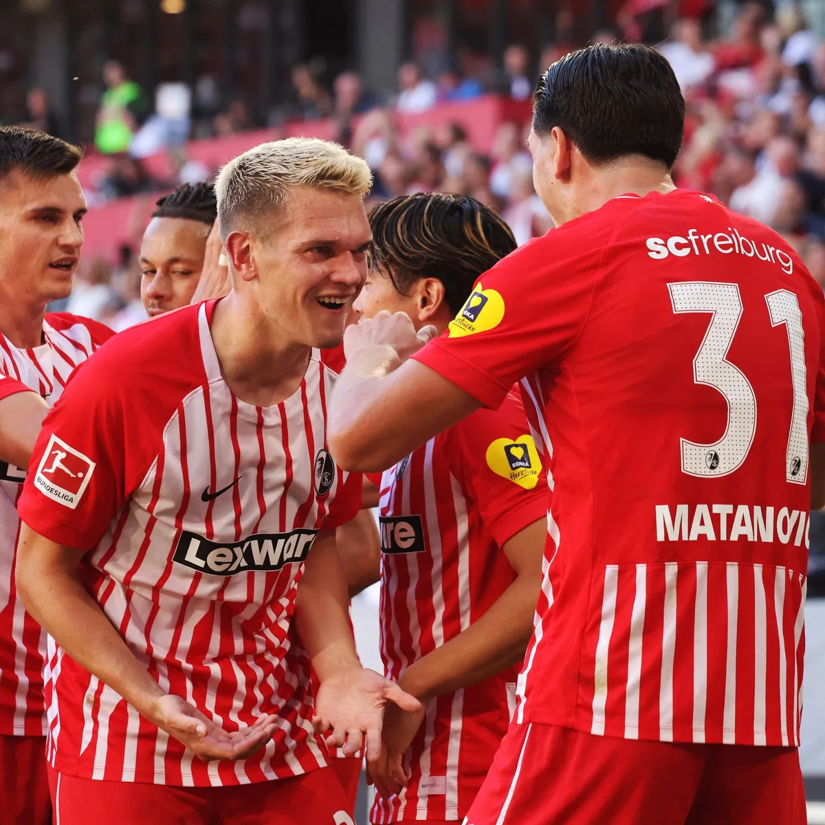 Fußball-Bundesliga - Freiburg nach deutlichem Sieg zunächst Tabellenführer