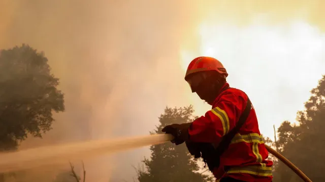 Incêndio em empresa de plásticos da Batalha mobilizou 41 operacionais