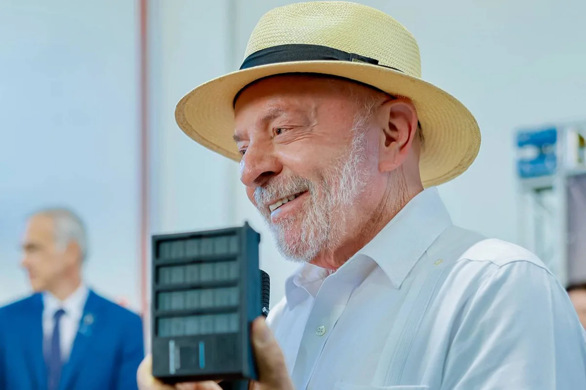 Em Minas, Lula diz que adversários mentem e chama Zema de 'comedor de banana com casca'
