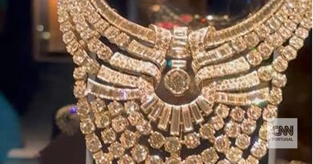 Colar de diamantes roubado de museu em Viana durante exposição