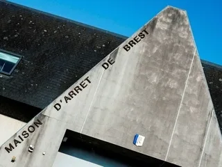 « L’un d’entre eux a été mordu jusqu’au sang » : à Brest, des agents pénitentiaires agressés par un détenu