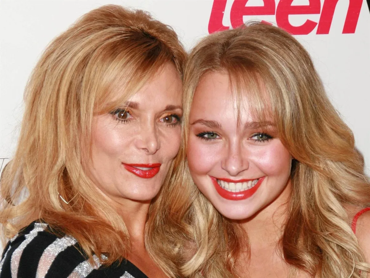 La madre de Hayden Panettiere responsabiliza a “un individuo tóxico” por la muerte de la actriz: “Se involucró con la persona equivocada”
