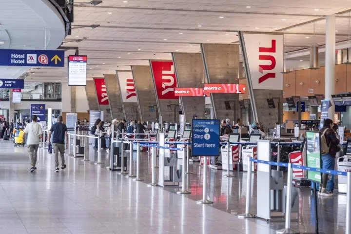 Traffic controller in critical condition after being struck by a plane in Montreal