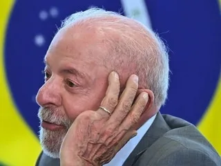 Le Parlement brésilien approuve la réduction du temps de travail, promise par Lula