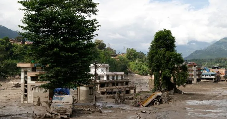 Nepal. Pelo menos 16 mortos e centenas de desaparecidos