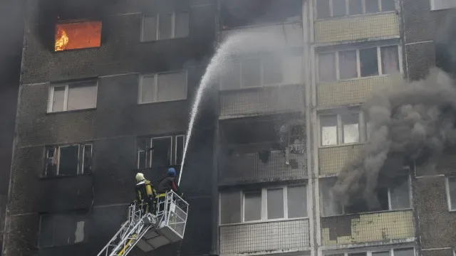 Moscovo promete intensificar ataques após larga ofensiva de Kyiv