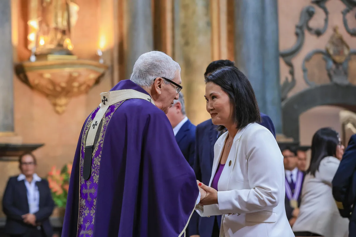 “Cualquier queja me avisa”: Keiko Fujimori habla con el cardenal Carlos Castillo sobre la visita del Papa León XIV al Perú