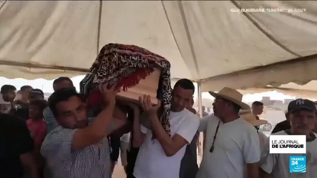 Tunisie : à Ben Guerdane, les funérailles de huit migrants morts en mer