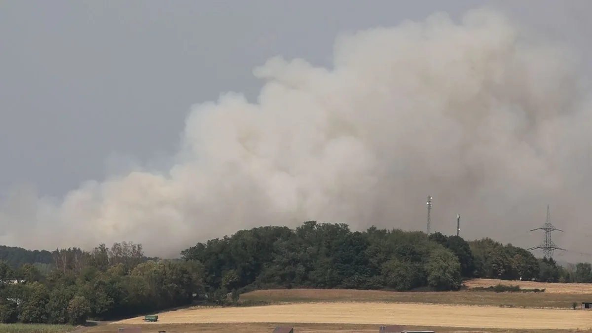 Brände: 400 Einsatzkräfte kämpfen gegen Waldbrand im Saarland