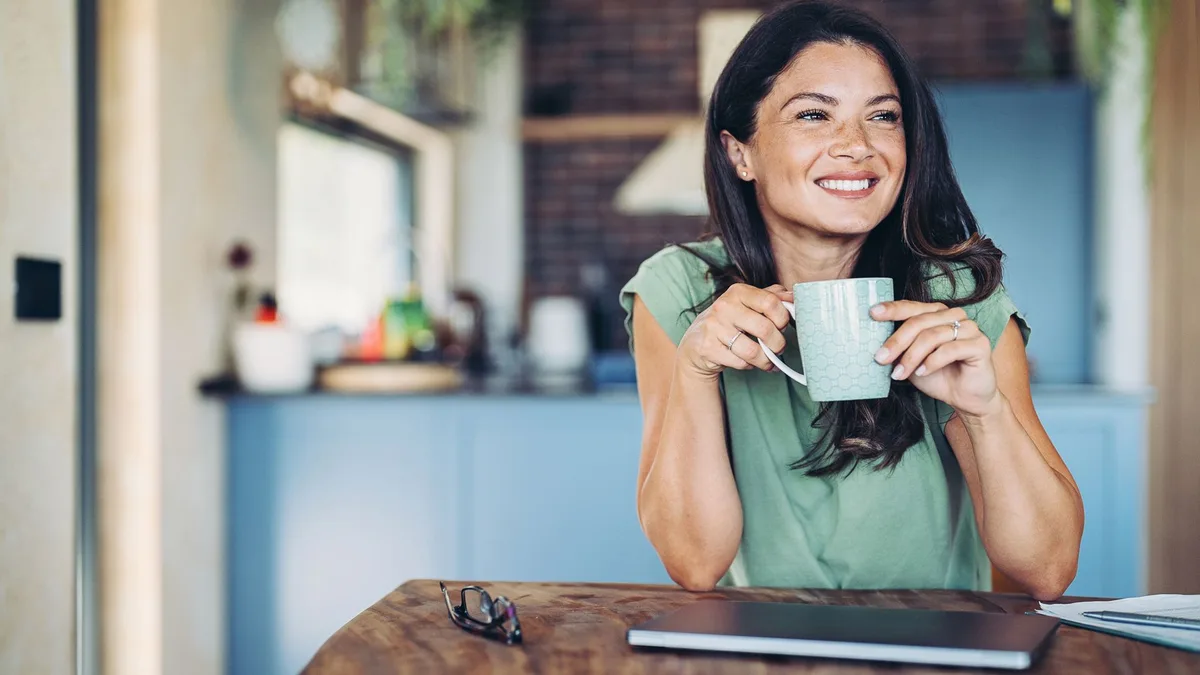 La cafetera 'espresso' ultradelgada que cabe en cualquier rincón está rebajada a menos de 100€ y es ideal para volver a la oficina con energía