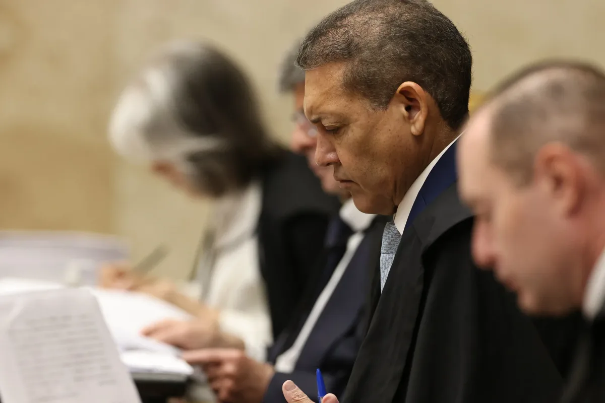 Nunes Marques e Toffoli se afastam de julgamento sobre Moraes e Vorcaro no STF: ‘Preservação da Corte’