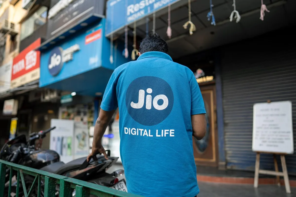 Jio IPO GMP at ₹200 as Ambani firm fixes price band, date for share sale