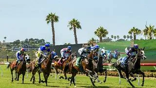 Jockey venezolano gana seis carreras y busca su primer título en este hipódromo