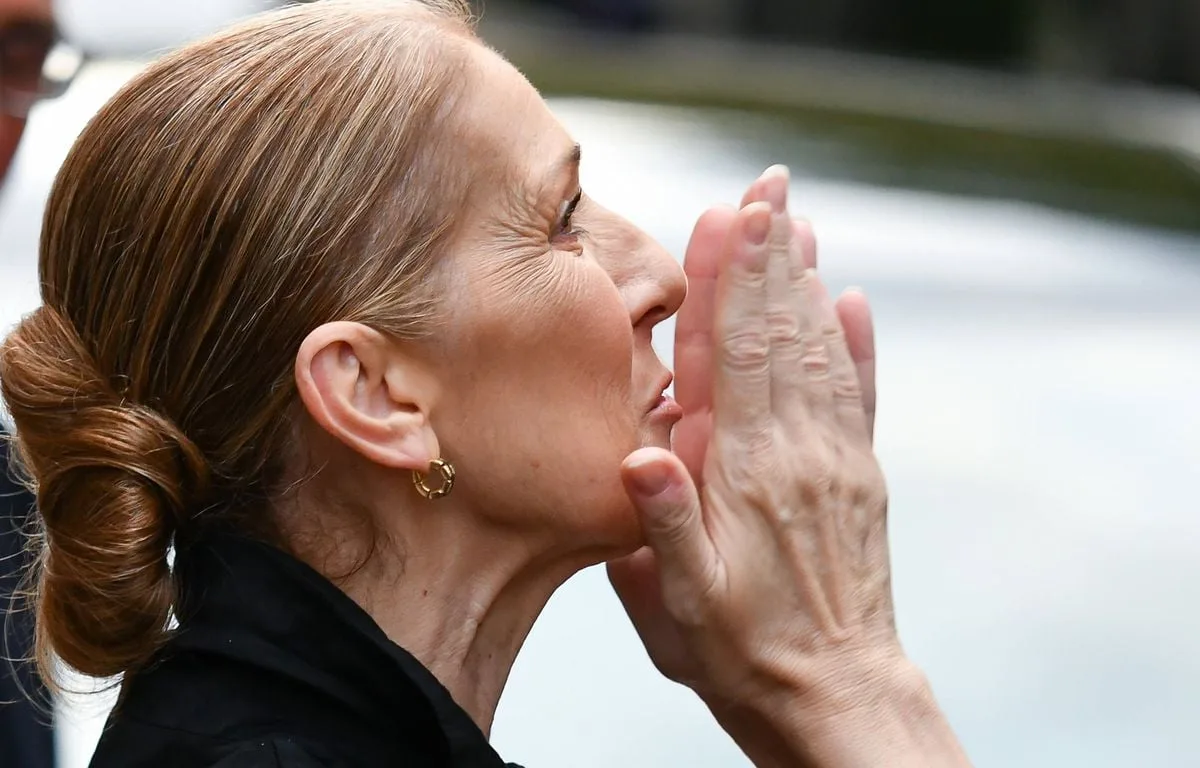 Céline Dion : Avec ses ongles ultra-naturels, va-t-elle remettre les manucures minimalistes à la mode ?
