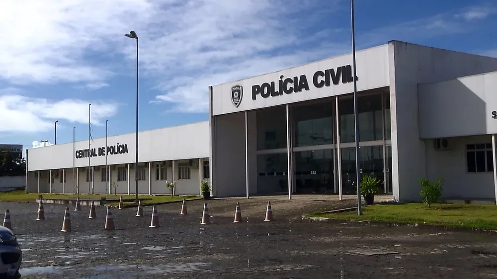 Homem é preso suspeito de fotografar mulheres e divulgar imagens em sites pornográficos, em João Pessoa