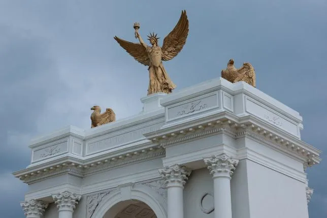 Un arc de triomphe à usage militaire : l’annonce de Trump interroge