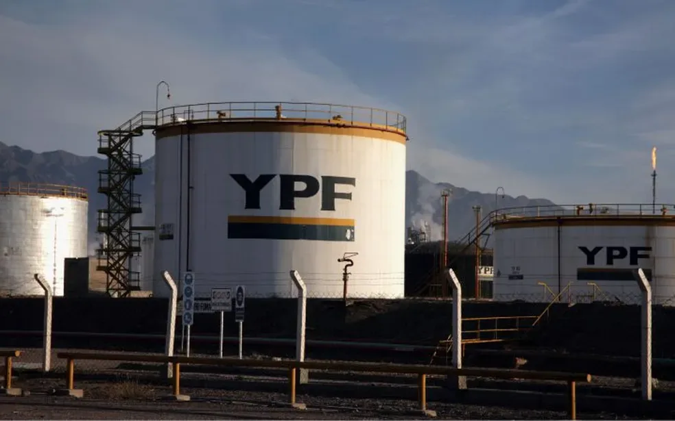 Petroleras YPF, ENI y XRG invetirán $51.000 millones en gas natural en Argentina