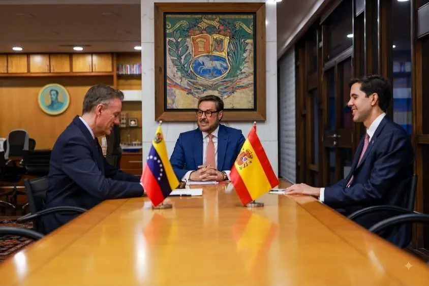 Canciller Félix Plasencia recibe al embajador español en Caracas