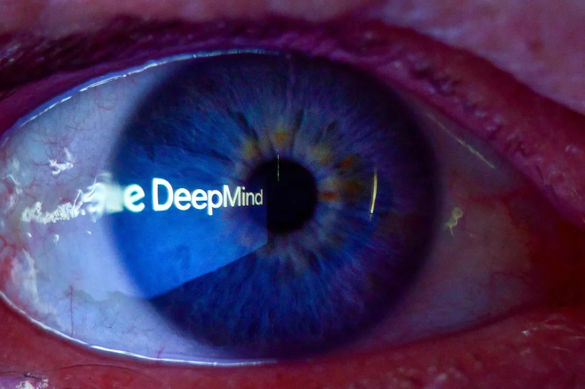 Google DeepMind logra que una IA resuelva problemas matemáticos que llevaban más de 50 años sin solución