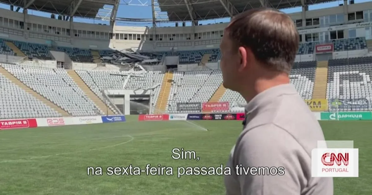 Um míssil russo atingiu este estádio em Odessa. Lá dentro estavam jovens entre os 11 e os 14 anos