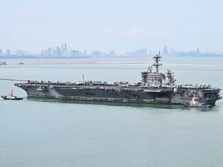 Le porte-avions américain Abraham Lincoln qui opérait au Moyen-Orient fait escale en Thaïlande après neuf mois en mer