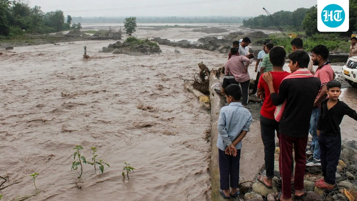 Heavy rain in Uttarakhand triggers waterlogging in Nainital, Bhimtal; flood-like situation on roads | Visuals