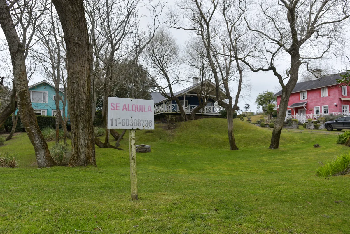 Ajuste desde 10% en dólares: en un feriado modesto, Cariló mira hacia adelante y empieza a cerrar reservas para el verano