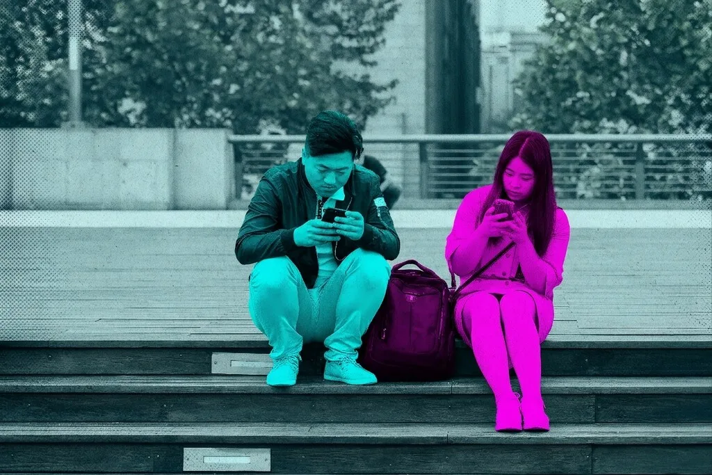 China está obligando a cortar a parejas. Eso sí: sólo si uno de los dos es una IA