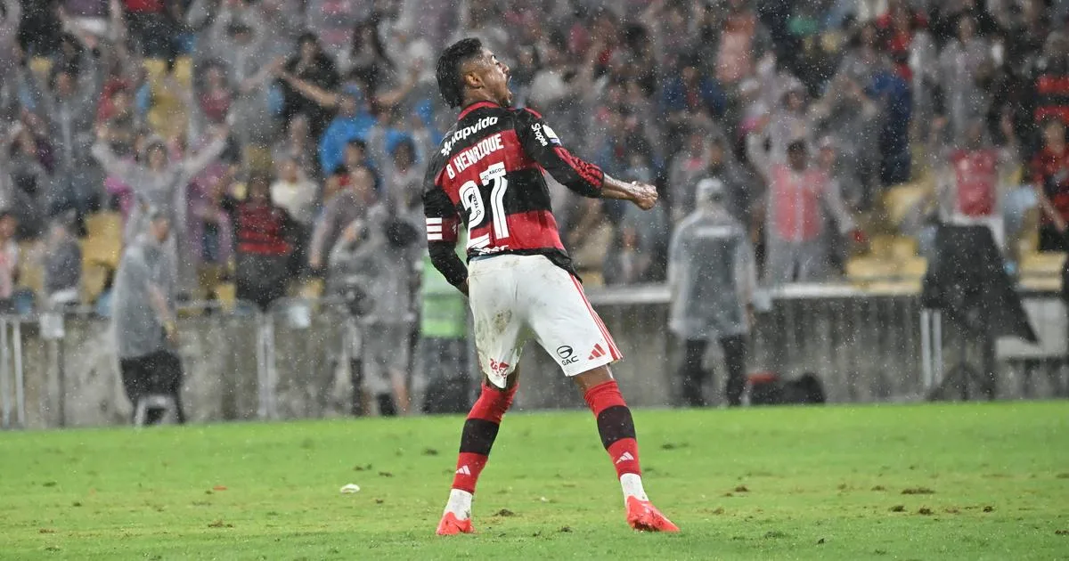 Flamengo vence nos últimos minutos e Jardim segue líder do Brasileirão