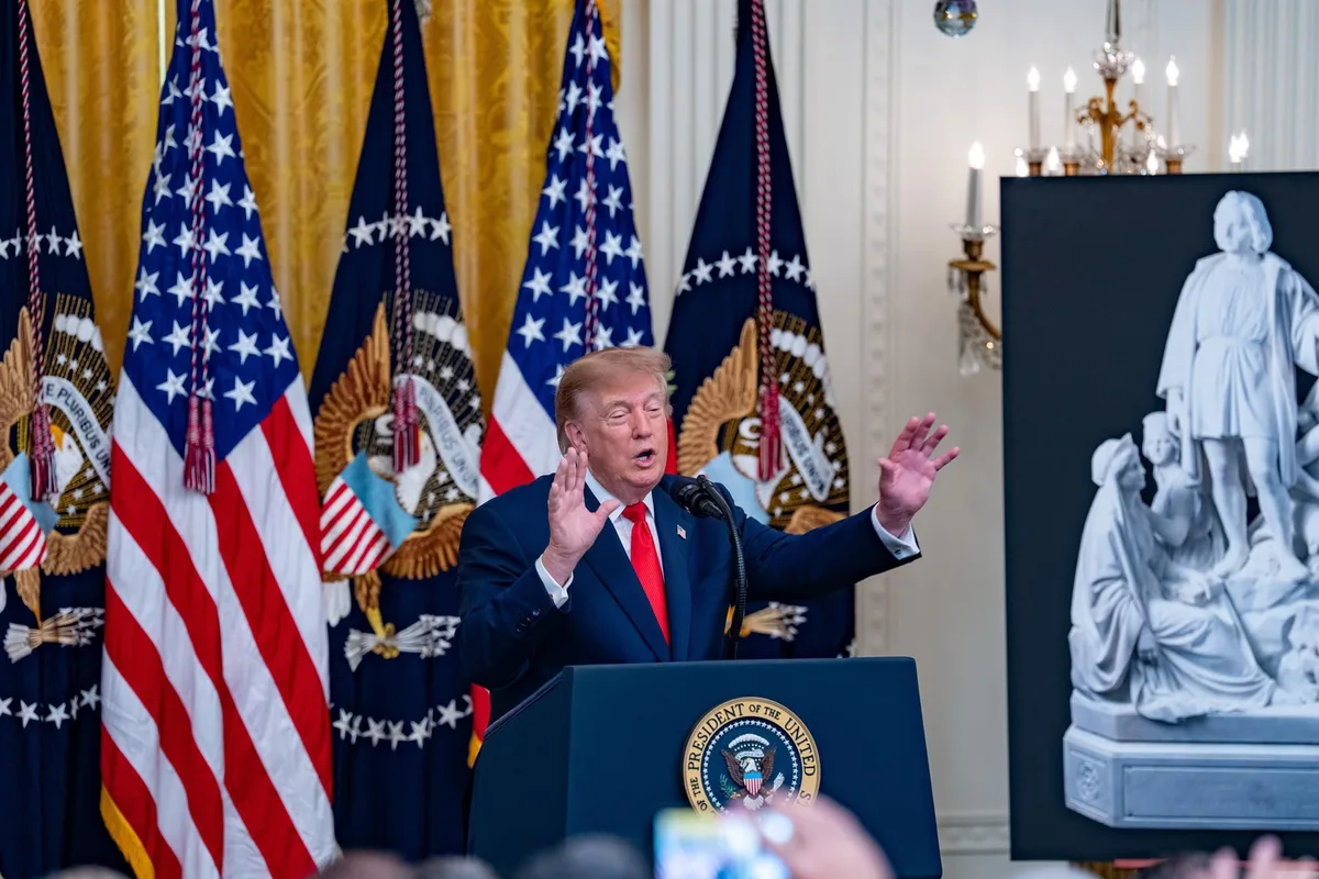 Trump felicita el Día de Colón cargando contra la izquierda por la vandalización de monumentos en años anteriores