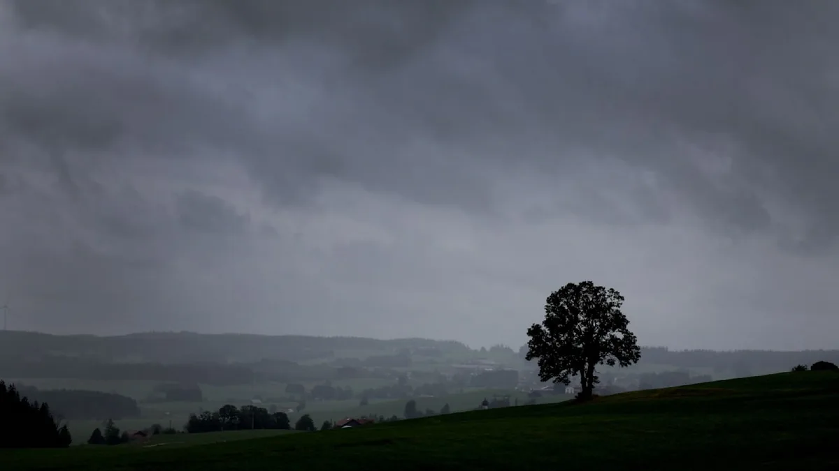 Wetter in Deutschland - Wann und wo kräftige Schauer und Gewitter drohen