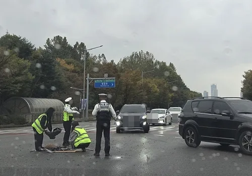 인천 원인재역 삼거리서 택시·SUV 충돌…5명 부상