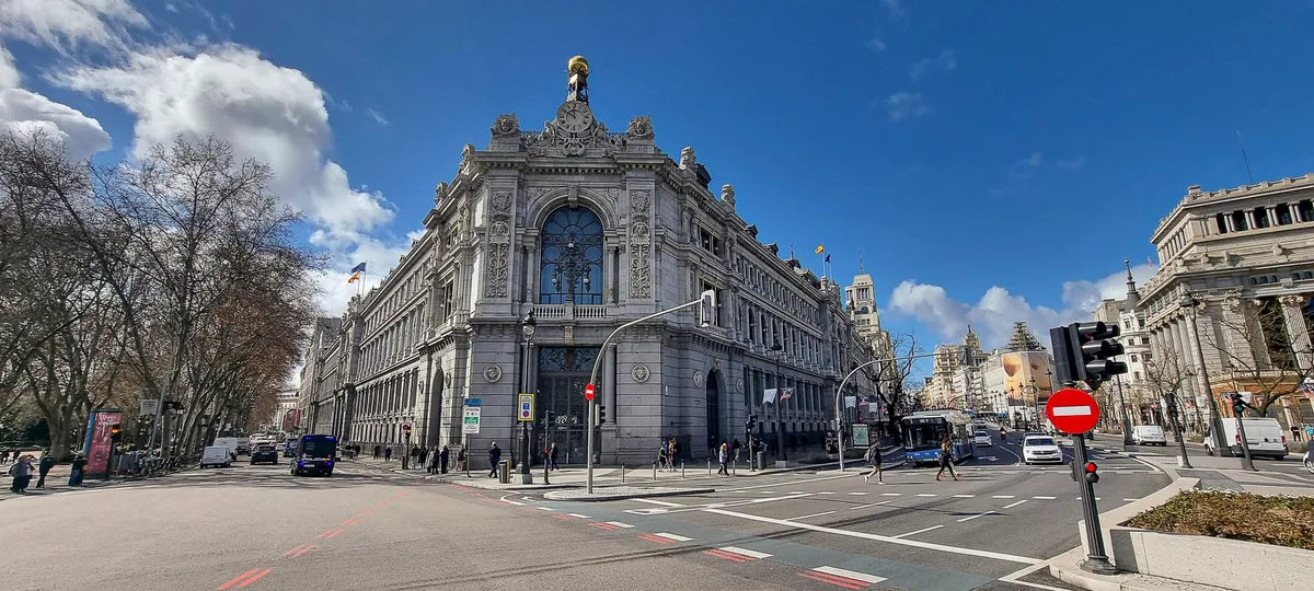 La deuda pública sube un 4,2% en junio y el peso sobre el PIB se modera al 101,5%