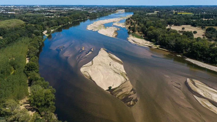 "Débit de crise", biodiversité menacée : ce que l'on sait de la sécheresse historique qui touche la Loire