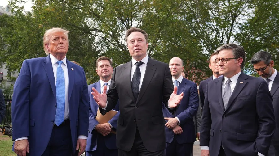 Musk jumps back into Trump's orbit ahead of midterms
