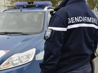 Sans permis, soupçonné d’être alcoolisé, le conducteur se revendiquant Breton refuse de se soumettre au contrôle