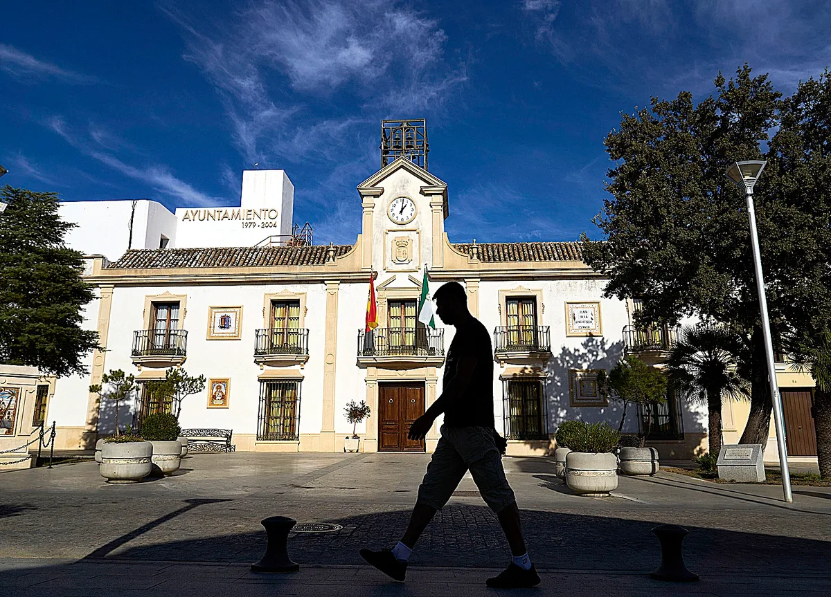 Burguillos, el pueblo que resiste a las "prácticas mafiosas" del 'fondo buitre' que quiere disolver el Ayuntamiento: "Hago lo imposible por pagar. No tienen escrúpulos"