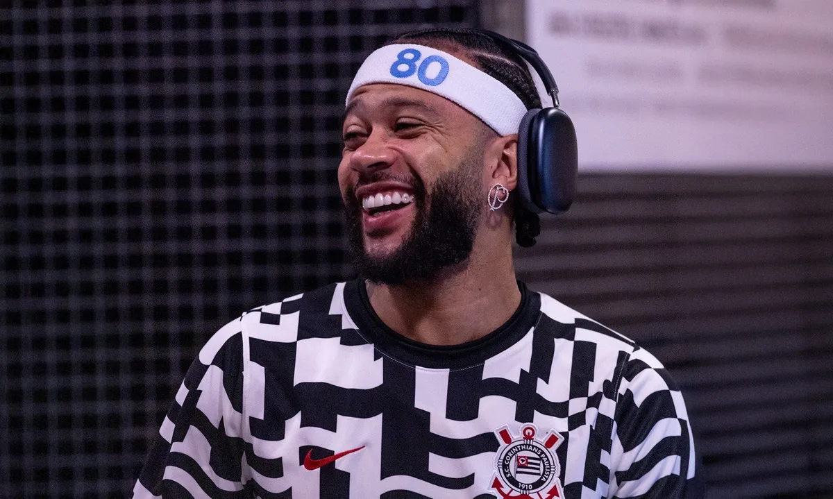 Saudade? Memphis Depay levou Corinthians para suas músicas durante passagem pelo clube