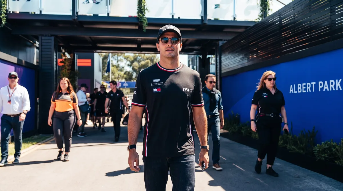 Ex jefe de Checo Pérez habría intentado frenar su llegada a Cadillac, según Memo Rojas