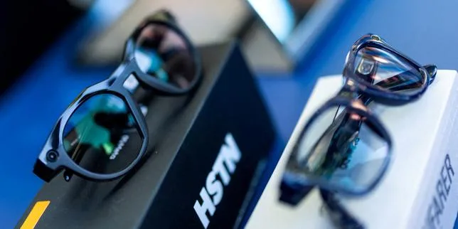 Lunettes connectées : le régulateur européen demande de rendre « clairement visibles » les fonctions d’enregistrement au nom du respect de la vie privée