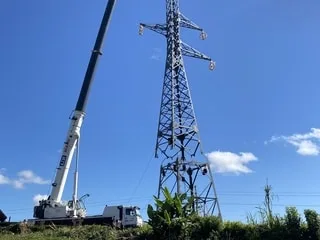 À La Réunion, l’impressionnante reconstruction de deux lignes haute tension détruites par le cyclone Garance