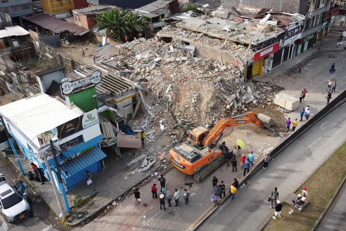 Socorristas estadounidenses llegan a Colombia para rescatar personas tras el terremoto (VIDEO)