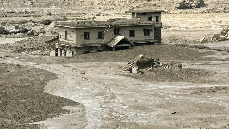 Au moins huit morts dans une coulée de boue au Népal près de la frontière avec le Tibet