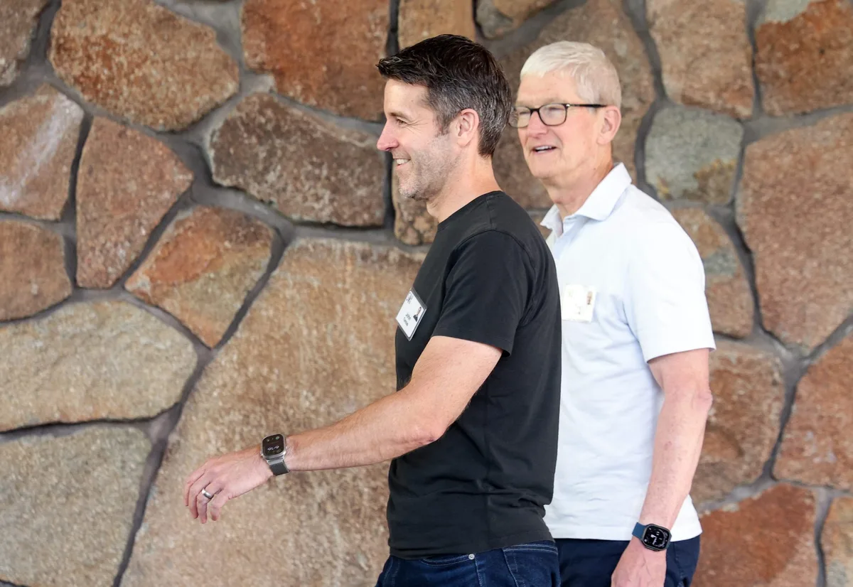 Apple lays off staffers ahead of CEO change