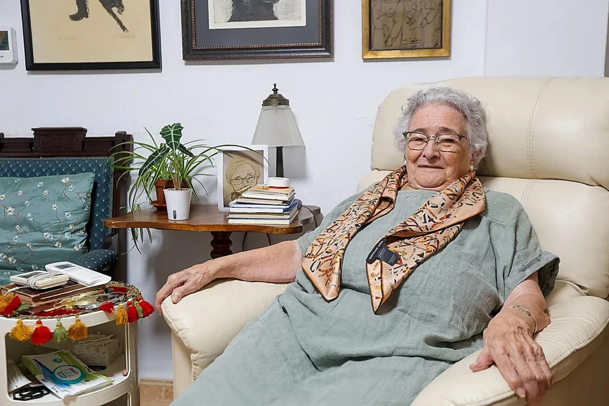 María Luisa López a sus 100 años: “Como todo en pequeñas cantidades, pero siempre me permito una copa de vino”