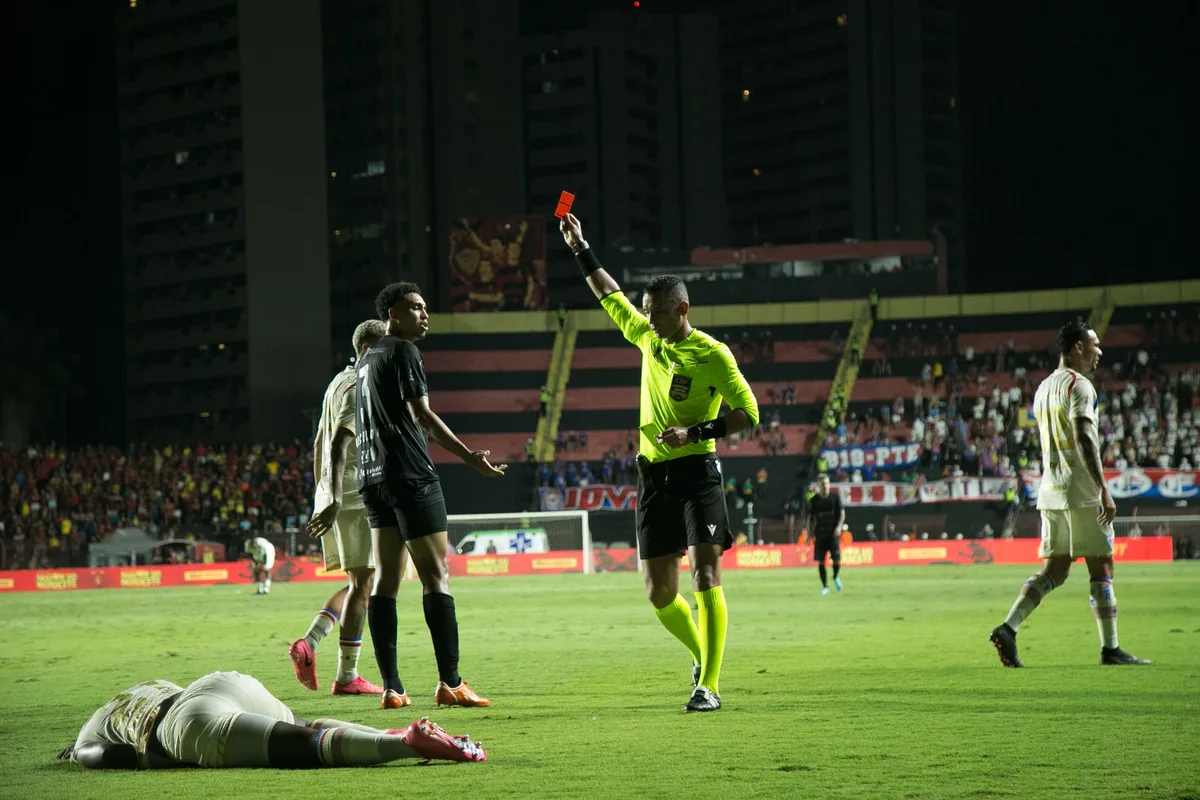 Atuações: Ajul é expulso, e Sport perde do Fortaleza na Ilha; dê suas notas