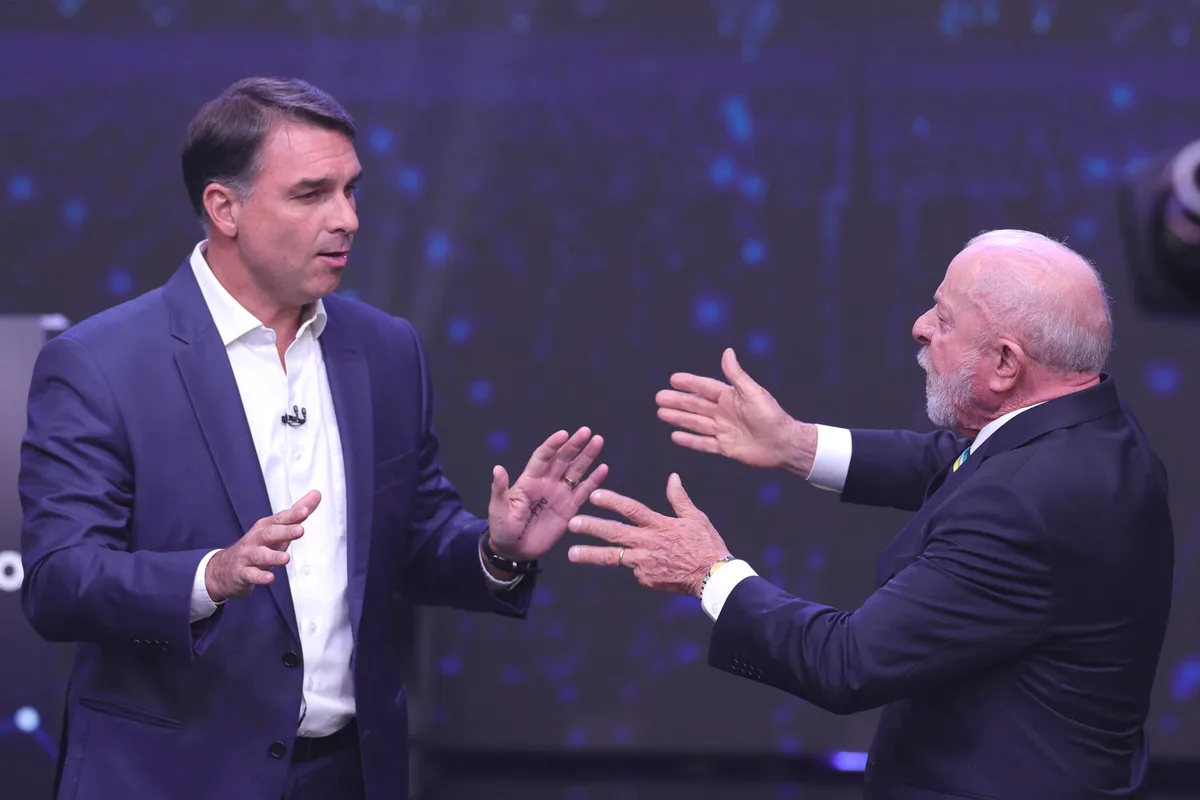 Flávio Bolsonaro comparó a Lula da Silva con Nicolás Maduro en explosivo debate presidencial en Brasil